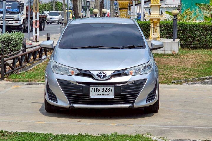 Toyota Yaris ATIV 2018 1.2 J Sedan เบนซิน ไม่ติดแก๊ส เกียร์อัตโนมัติ เทา รูปที่ 2
