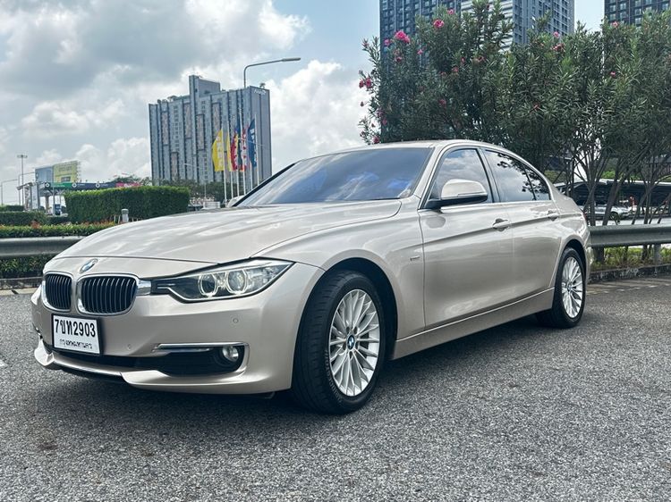 BMW Series 3 2013 320d Sedan ดีเซล ไม่ติดแก๊ส เกียร์อัตโนมัติ บรอนซ์ทอง รูปที่ 2