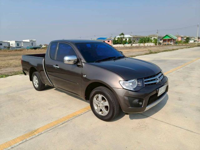 รถ Mitsubishi Triton 2.5 GLS สี น้ำตาล