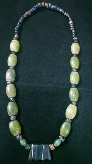 สร้อยหยกเก่า