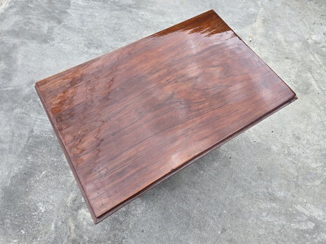 โต๊ะไม้สัก
ขนาด กว้าง 51CM ยาว 77CM สูง 53 CM
ราคา 1,900 บาท รูปที่ 3