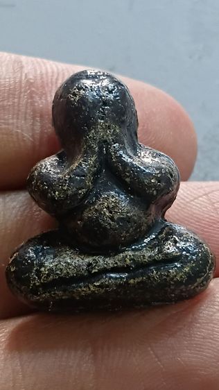 พระปิดตาเนื้อผงคลุกรัก ตามภาพ