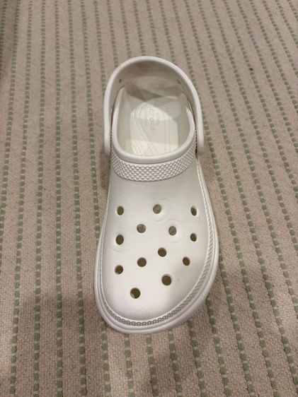 Crocs รุ่น stomp clog สีขาวของแท้ สภาพดี ไซส์37-38 รูปที่ 13