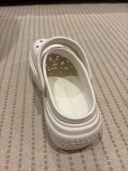 Crocs รุ่น stomp clog สีขาวของแท้ สภาพดี ไซส์37-38 รูปที่ 10