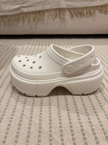 Crocs รุ่น stomp clog สีขาวของแท้ สภาพดี ไซส์37-38 รูปที่ 11