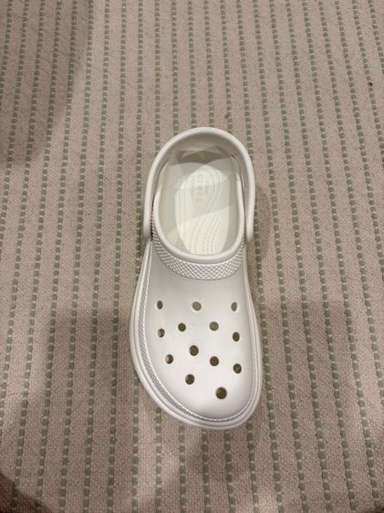 Crocs รุ่น stomp clog สีขาวของแท้ สภาพดี ไซส์37-38 รูปที่ 9