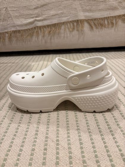 Crocs รุ่น stomp clog สีขาวของแท้ สภาพดี ไซส์37-38 รูปที่ 8