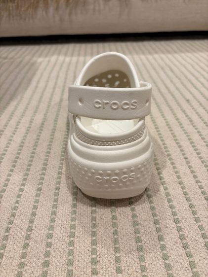 Crocs รุ่น stomp clog สีขาวของแท้ สภาพดี ไซส์37-38 รูปที่ 14