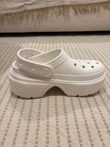 Crocs รุ่น stomp clog สีขาวของแท้ สภาพดี ไซส์37-38 รูปที่ 12