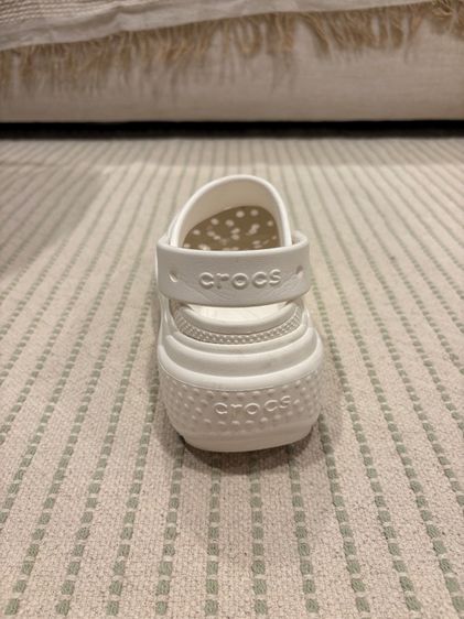 Crocs รุ่น stomp clog สีขาว ของแท้ ไซส์38-39 สภาพใหม่ รูปที่ 15