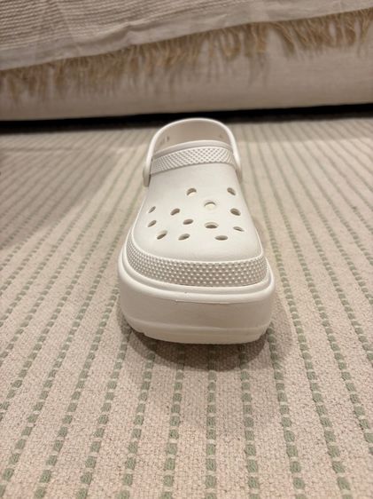 Crocs รุ่น stomp clog สีขาว ของแท้ ไซส์38-39 สภาพใหม่ รูปที่ 8