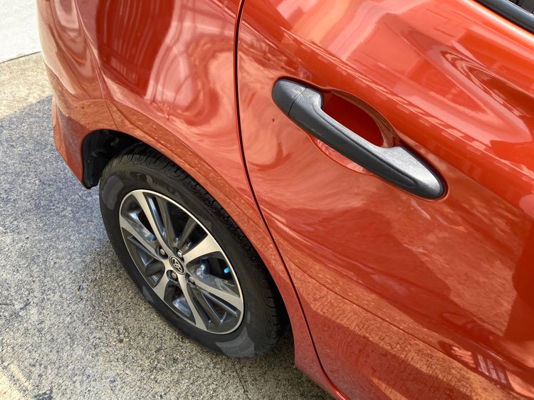 Toyota Yaris 2018 1.2 J Eco Sedan เบนซิน เกียร์อัตโนมัติ ส้ม รูปที่ 4