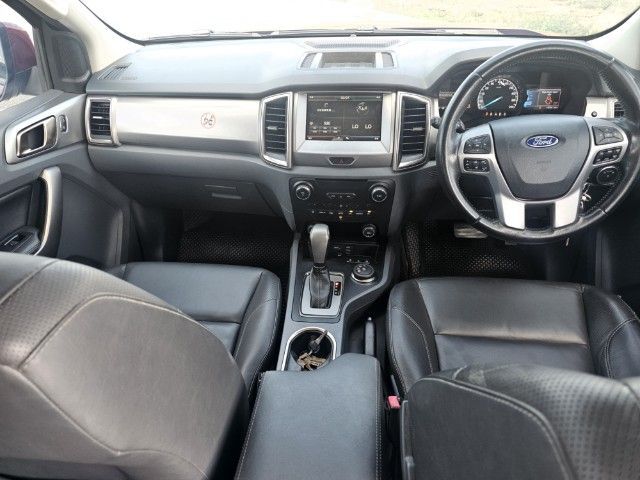 Ford Everest 2017 3.2 Titanium 4WD Utility-car ดีเซล เกียร์อัตโนมัติ แดง รูปที่ 4