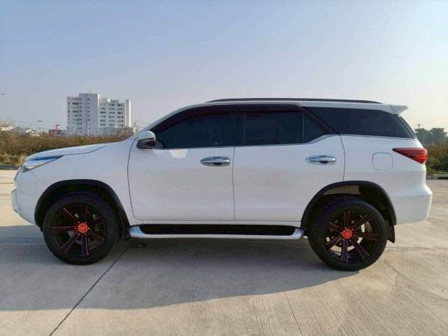Toyota Fortuner 2018 2.4 V Utility-car ดีเซล เกียร์อัตโนมัติ ขาว รูปที่ 3