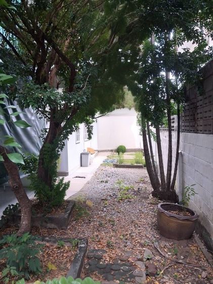 มีบางส่วน ให้เช่า บ้าน หรือเป็นโกดังเก็บของ  ซ.นวมินทร์ 42 มีพื้นที่กว้างจอดรถได้หลายคัน รูปที่ 4