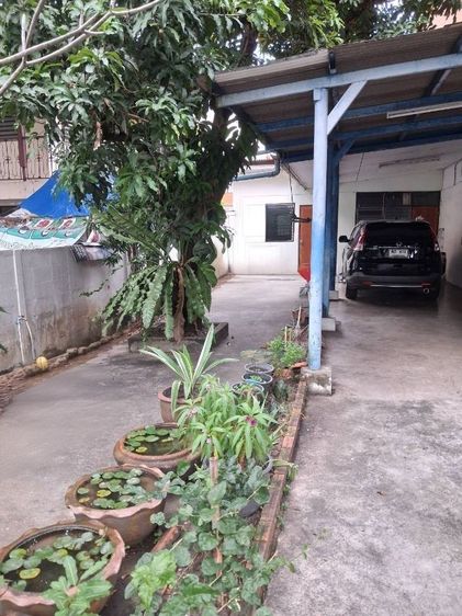 มีบางส่วน ให้เช่า บ้าน หรือเป็นโกดังเก็บของ  ซ.นวมินทร์ 42 มีพื้นที่กว้างจอดรถได้หลายคัน รูปที่ 2