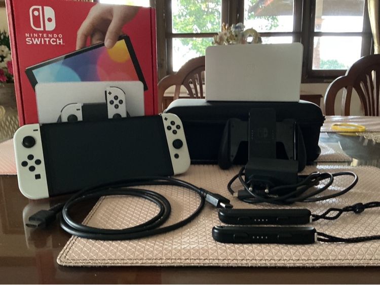 เครื่องเกมส์นินเทนโด เชื่อมต่อไร้สายได้ Nintendo Switch OLED (แถมแผ่นเกม)