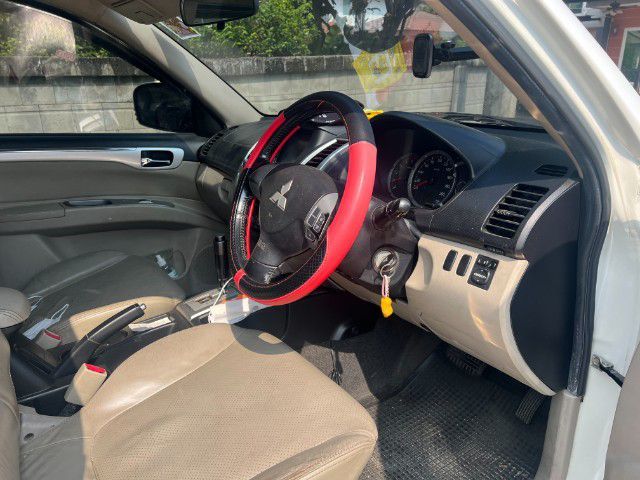 Mitsubishi Pajero Sport 2009 2.4 GT Utility-car ดีเซล ไม่ติดแก๊ส เกียร์อัตโนมัติ ขาว รูปที่ 2