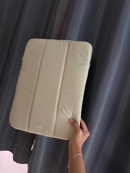 กระเป๋าใส่แล็ปท็อป WHISPERWHITE ไซส์ 16 นิ้ว มือสอง