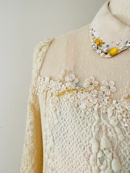 Hand Embrodral Top Longsleeve Crinkle Lace Top Floral Vertical Lining Crew Neck Crystal decorated Tip Ruffle Linen in Gold Brown color รูปที่ 6