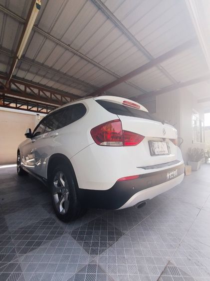 BMW X1 2011 2.0 sDrive18i Utility-car เบนซิน ไม่ติดแก๊ส เกียร์อัตโนมัติ ขาว รูปที่ 4