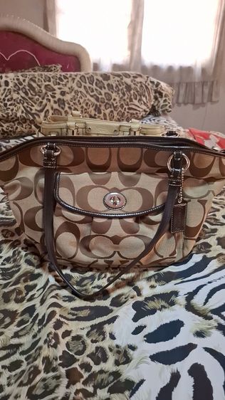 กระเป๋า รุ่น Coach Hampton Pebble Leather Carryall 

ราคามือ 2 สภาพดี
ราคา  3000 บาท รูปที่ 7