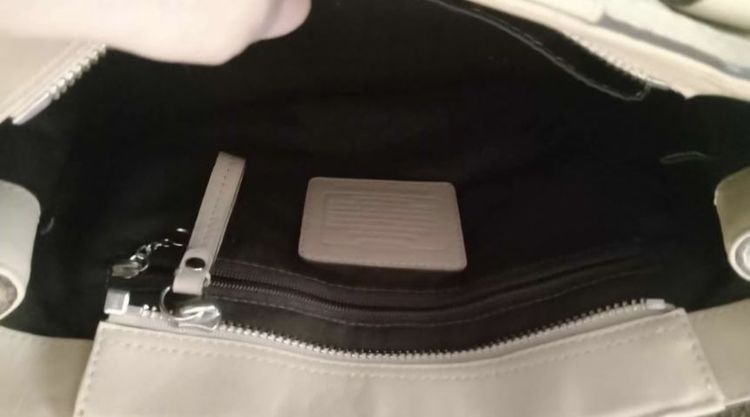 กระเป๋า รุ่น Coach Hampton Pebble Leather Carryall 

ราคามือ 2 สภาพดี
ราคา  3000 บาท รูปที่ 8