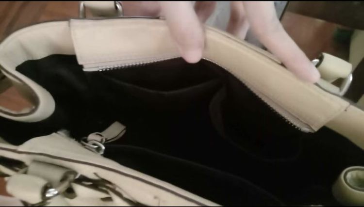 กระเป๋า รุ่น Coach Hampton Pebble Leather Carryall 

ราคามือ 2 สภาพดี
ราคา  3000 บาท รูปที่ 9