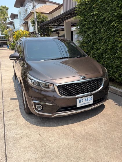 รถ Kia Grand Carnival 2.2 EX สี น้ำตาล