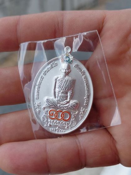เหรียญหลวงพ่อรวยรุ่น 100 ปี เนื้อเงินยิงทรายปัดเงา รูปที่ 2