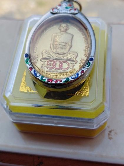 เหรียญหลวงพ่อรวยรุ่น 100 ปี ชุบทองยิงทรายปัดเงา รูปที่ 4