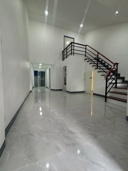 ขายทาวน์เฮาส์ 2 ชั้น รีโนเวทขึ้นมาใหญ่ยังไม่เคยมีใครเข้าอยู่ ใหม่ๆ ซิงๆ รูปที่ 3