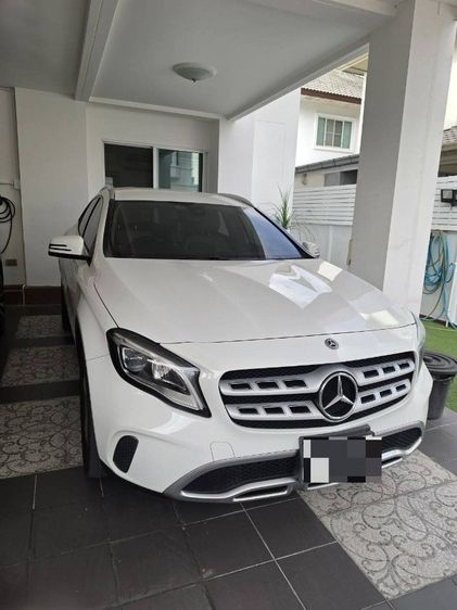 รถ Mercedes-Benz GLA-Class GLA200 สี ขาว