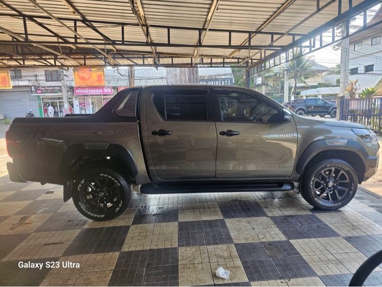 รถ Toyota Hilux Revo 2.4 Prerunner G Rocco สี เทา