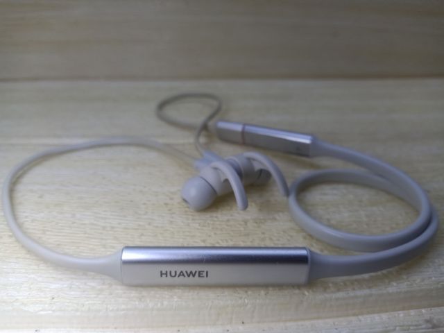 สุดคุ้มหูฟังไร้สายBT HUAWEI FREELACE ของแท้ เสียงดี ดีไซร์วัสดุหรูหรา แบตทน กันน้ำ ใช้งานปกติ  650 พอ ของใหม่ 2400 รูปที่ 7