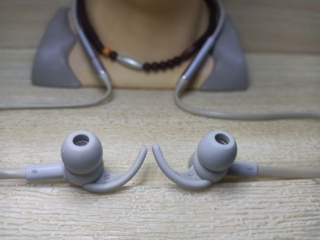 สุดคุ้มหูฟังไร้สายBT HUAWEI FREELACE ของแท้ เสียงดี ดีไซร์วัสดุหรูหรา แบตทน กันน้ำ ใช้งานปกติ  650 พอ ของใหม่ 2400 รูปที่ 8