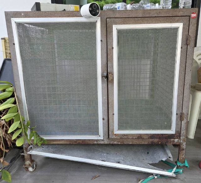 กรง คอกและประตู ต้องการขายกรงสัตว์ 
ขนาด 
ยาว 41.5 นิ้ว
ลึก32 นิ้ว
กว้าง 32 นิ้ว
มีมุ้งลวดขาดไป1ด้าน แต่มี ตาข่ายปิดให้
