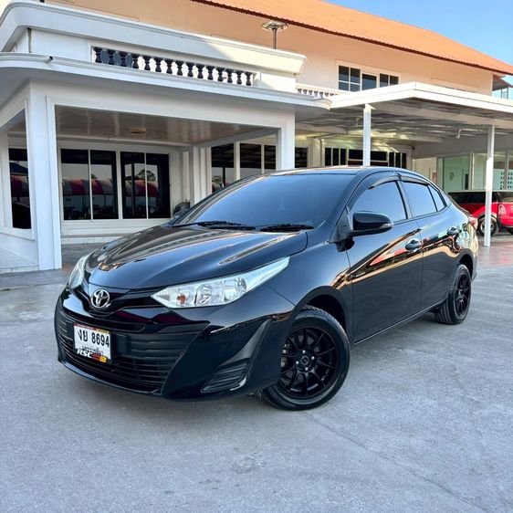 รถ Toyota Yaris ATIV 1.2 E สี ดำ