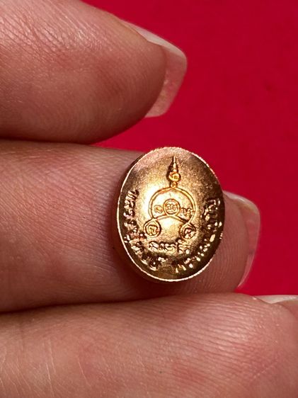 เหรียญเม็ดแตง รุ่นแรก “เสาร์ 5 บารมี” หลวงปู่หงษ์ พรหมปัญโญ วัดเพชรบุรี จ.สุรินทร์ ปี 2543 เนื้อทองแดง  รูปที่ 4