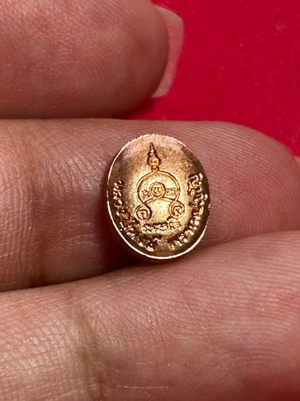 เหรียญเม็ดแตง รุ่นแรก “เสาร์ 5 บารมี” หลวงปู่หงษ์ พรหมปัญโญ วัดเพชรบุรี จ.สุรินทร์ ปี 2543 เนื้อทองแดง  รูปที่ 3
