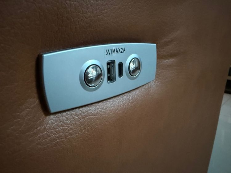 Nitori Electric Recliner Leather Sofas (2 Units Available) Near BTS On Nut รูปที่ 3