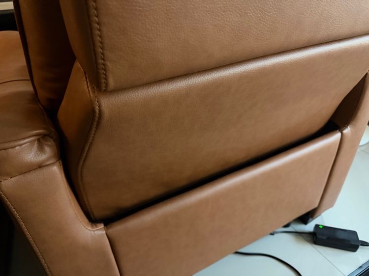 Nitori Electric Recliner Leather Sofas (2 Units Available) Near BTS On Nut รูปที่ 2