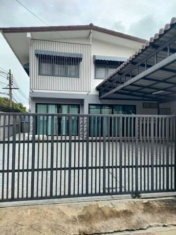 ให้เช่าบ้านเดี่ยว2ชั้นย่านโชคชัย4ลาดพร้าวลาดพร้าววังหินเสนานิคมใกล้MRTโชคชัย4ที่จอดรถ 5 คัน เหมาะอยู่อาศัยและทำโฮมออฟฟิศ