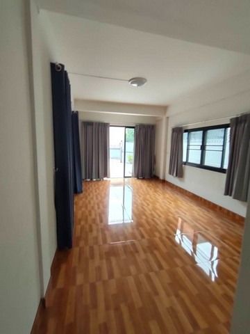 มีบางส่วน ให้เช่าบ้านเดี่ยว2ชั้นย่านโชคชัย4ลาดพร้าวลาดพร้าววังหินเสนานิคมใกล้MRTโชคชัย4ที่จอดรถ 5 คัน เหมาะอยู่อาศัยและทำโฮมออฟฟิศ รูปที่ 3