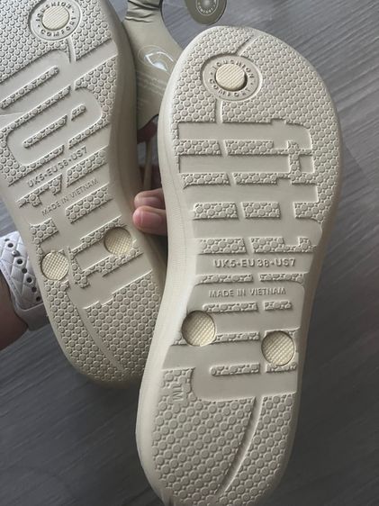 รองเท้า fitflop สีครีม รูปที่ 2