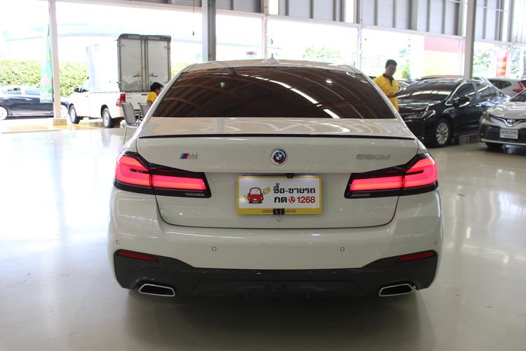 BMW Series 5 2021 520d Sedan ดีเซล ไม่ติดแก๊ส เกียร์อัตโนมัติ ขาว รูปที่ 4
