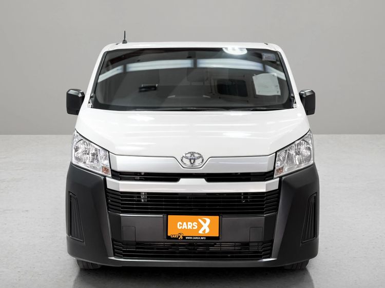 Toyota Hiace 2019 2.8 economy Van ดีเซล ไม่ติดแก๊ส เกียร์ธรรมดา ขาว รูปที่ 2