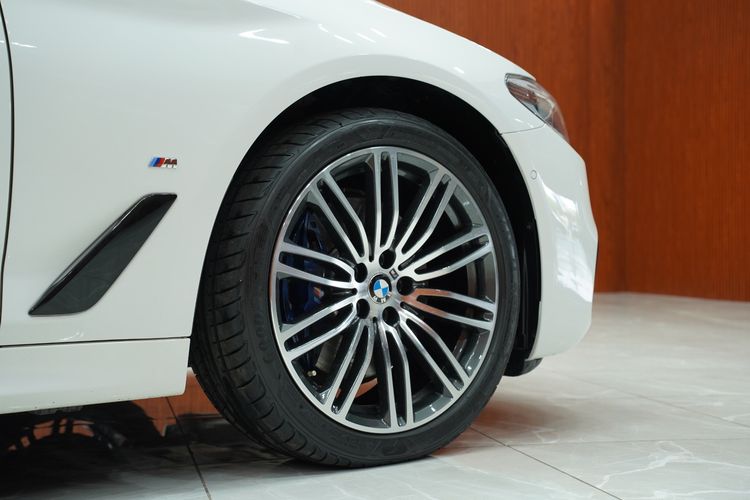 BMW Series 5 2019 530e Sedan เบนซิน เกียร์อัตโนมัติ ขาว รูปที่ 4