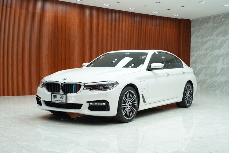 BMW Series 5 2019 530e Sedan เบนซิน เกียร์อัตโนมัติ ขาว รูปที่ 3