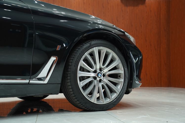 BMW Series 7 2018 740Le Sedan เบนซิน เกียร์อัตโนมัติ ดำ รูปที่ 4